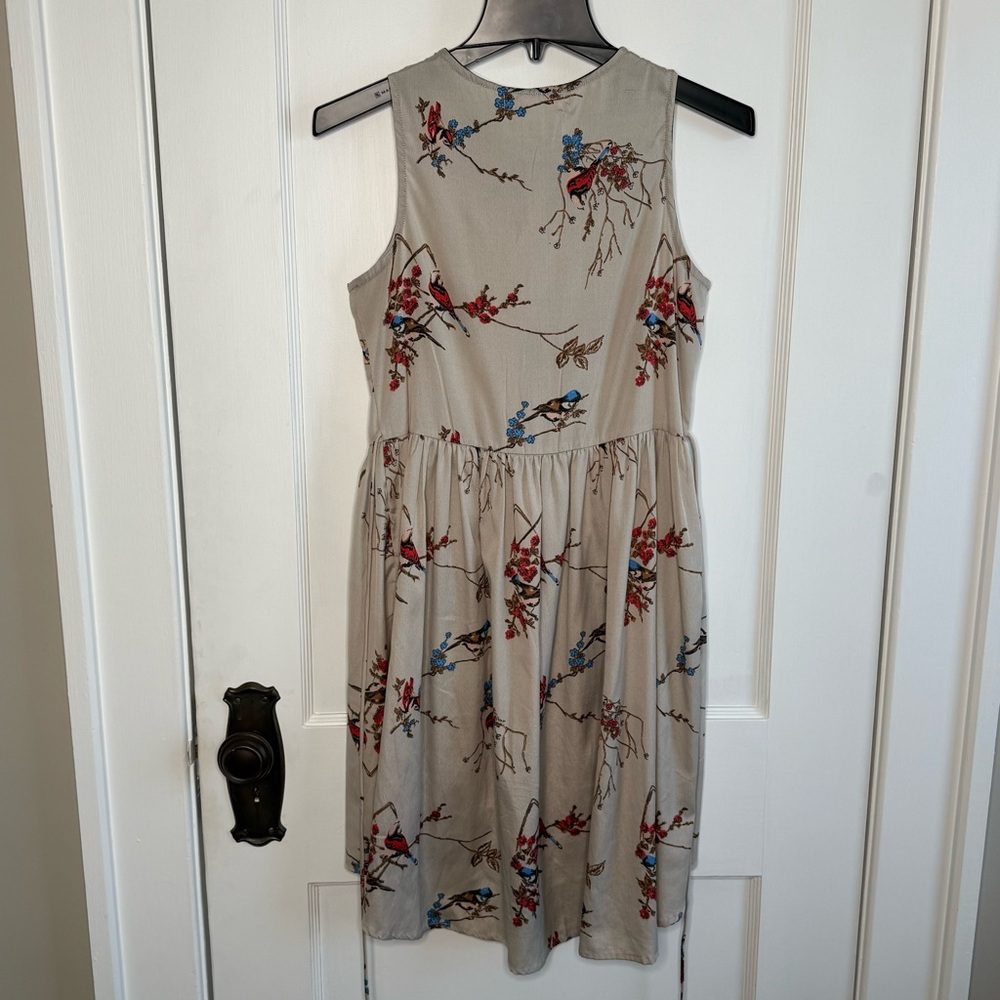 BAND OF GYPSIES | Peter Pan Collar Bird Print Graphic Sleeveless Dress Beige Tan - Picture 3 of 5